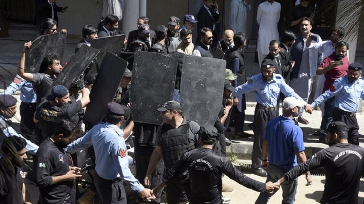 تظاهرات در پاکستان پس از بازداشت عمران‌خان
