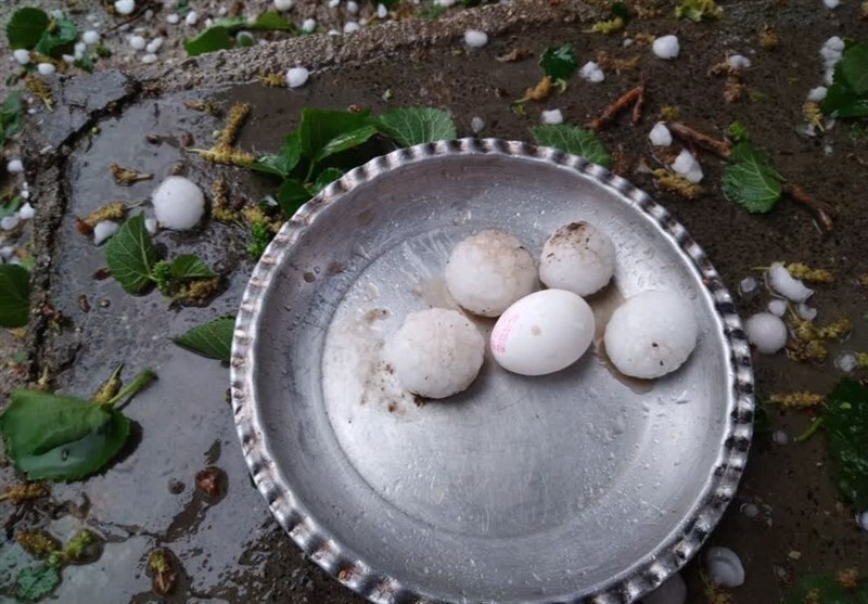 بارش تگرگ به اندازه تخم مرغ در کرمانشاه (عکس)