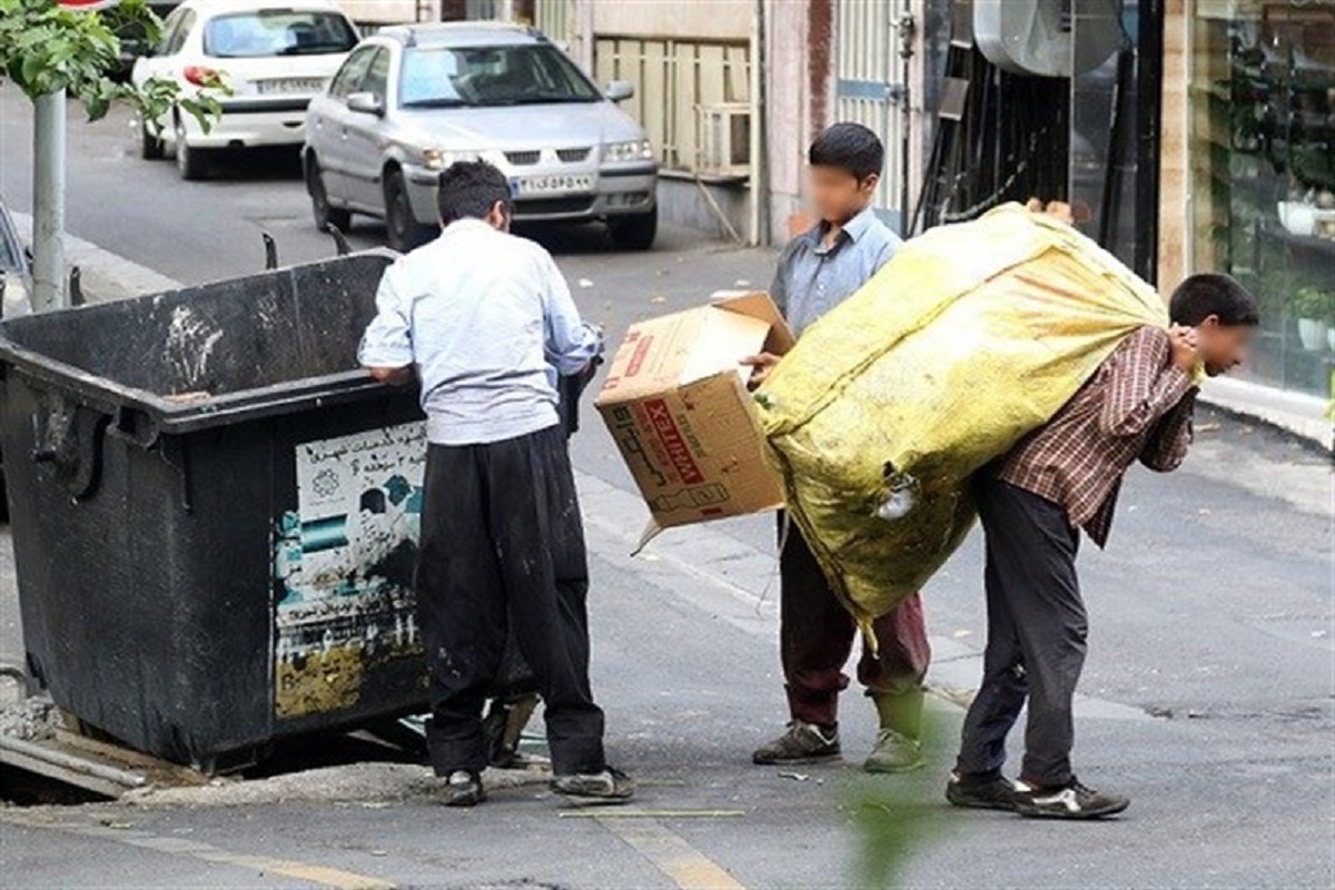 فرماندار سنندج: معتادان زباله‌گرد در سنندج به جای پول، مواد مخدر تحویل می‌گیرند