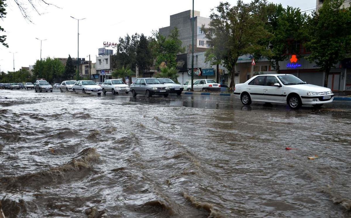 آبگرفتگی در زنجان در پی بارش شدید باران (عکس و فیلم)