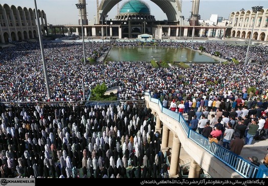 اقامه نماز عید فطر به امامت رهبر انقلاب (عکس) 2