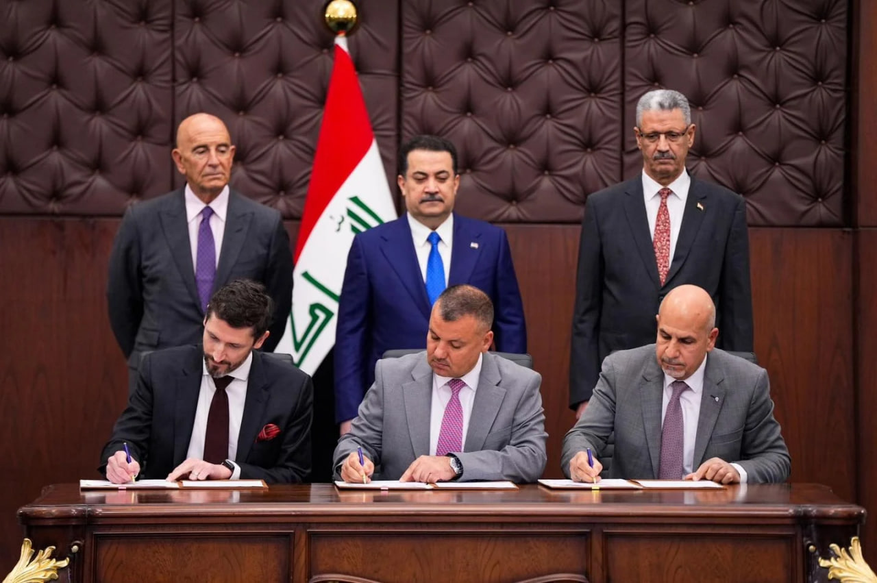 امضای قرارداد شرکت نفت بصره و شورون آمریکا امضای قرارداد شرکت نفت بصره و شورون آمریکا